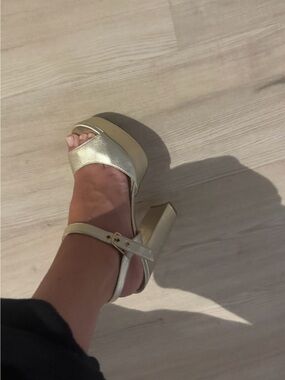 Stuart Weitzman Reade Platform Sandal
